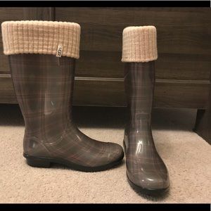 Barely worn Ugg rain boots with sock insert.  Sz 8
